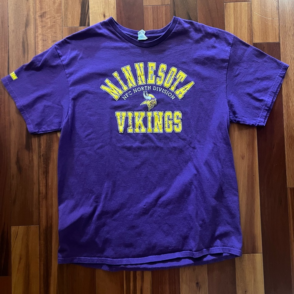 Men’s XL Minnesota Vikings tee